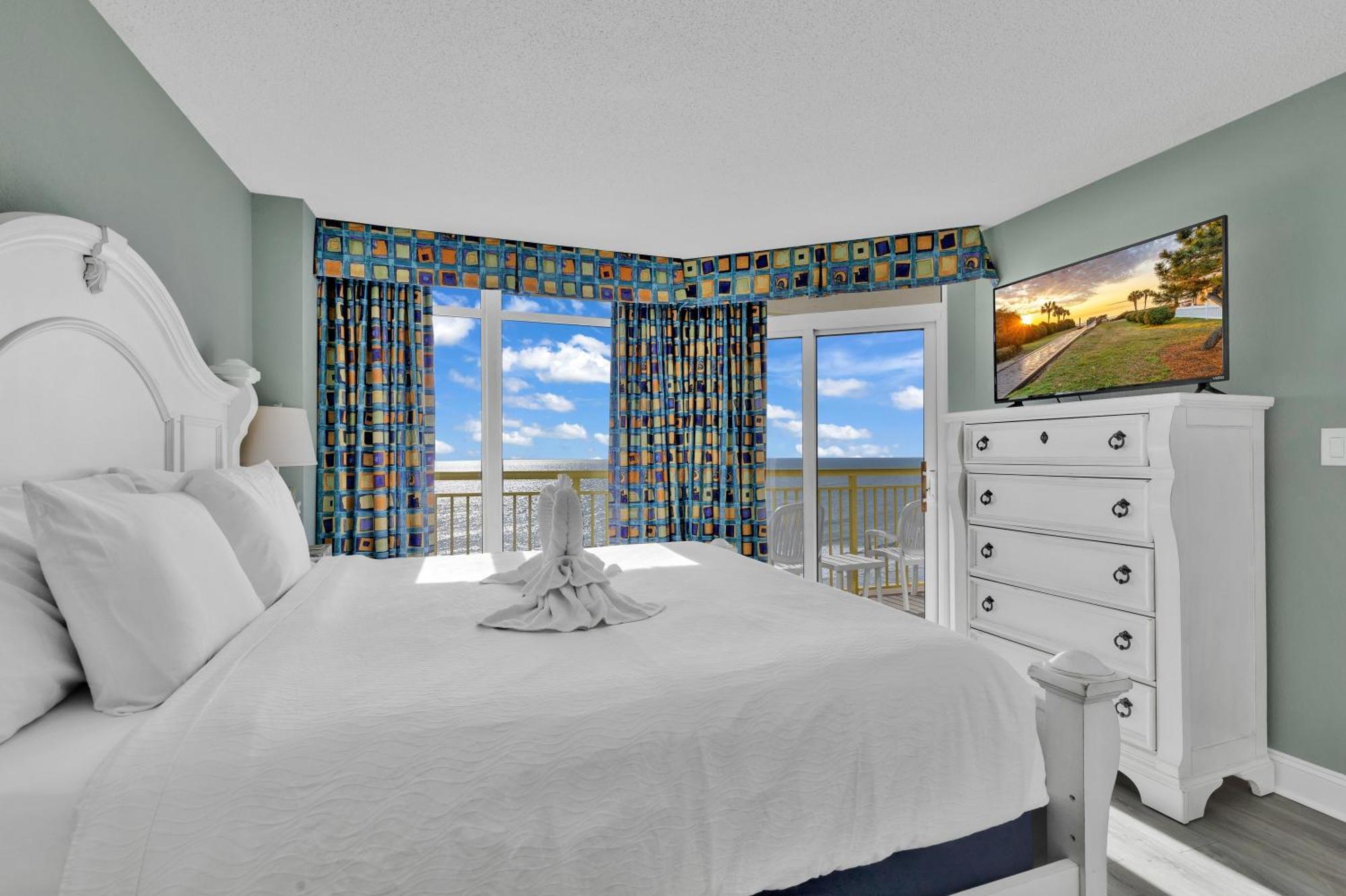 Apartment Baywatch Oceanfront Dream Maker *