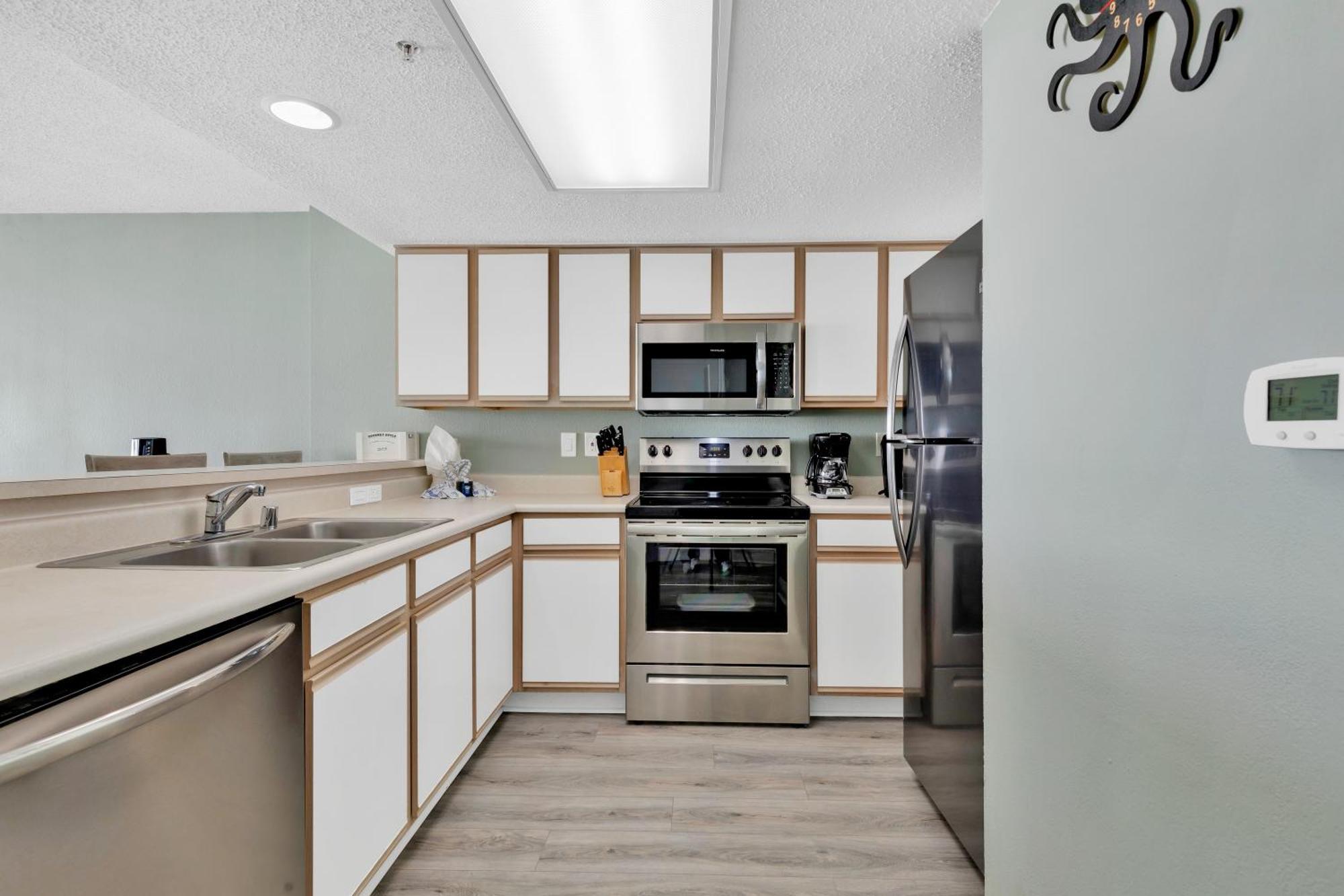 Baywatch Oceanfront Dream Maker Apartment *