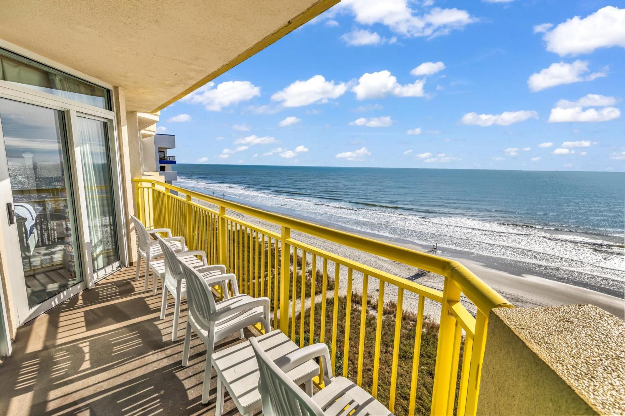 Apartment Baywatch Oceanfront Dream Maker *