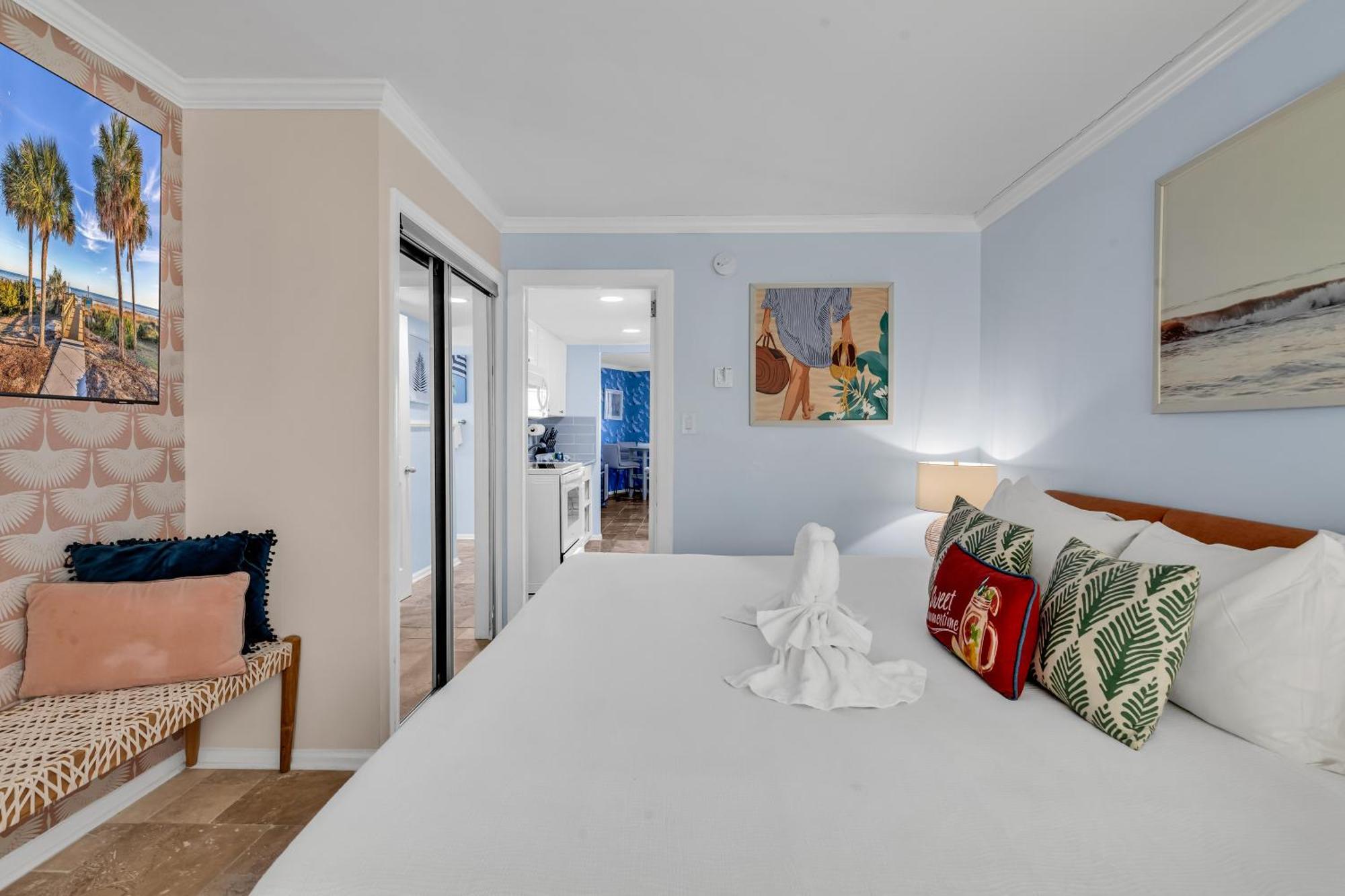 Bluewater 1204 Apartment