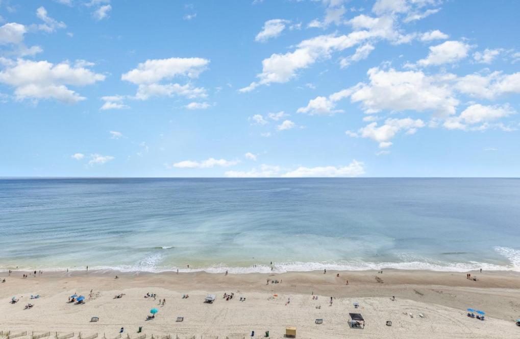 Cozy 1 Bedroom Condo- Immaculate Oceanfront Views- Monterey Bay 1617 *