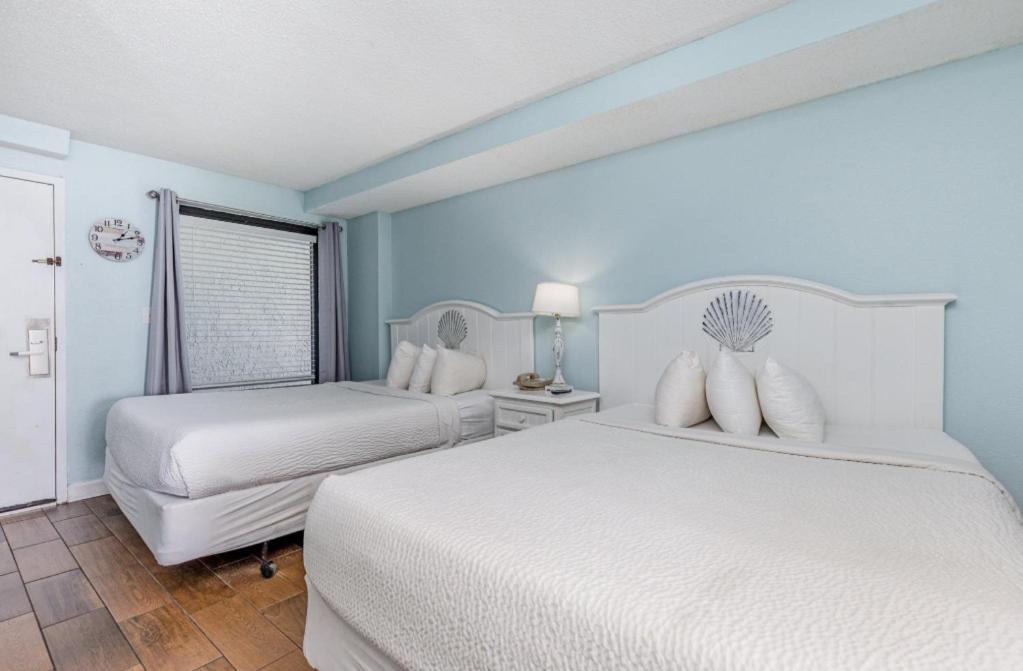 Cozy 1 Bedroom Condo- Immaculate Oceanfront Views- Monterey Bay 1617 Holiday home
