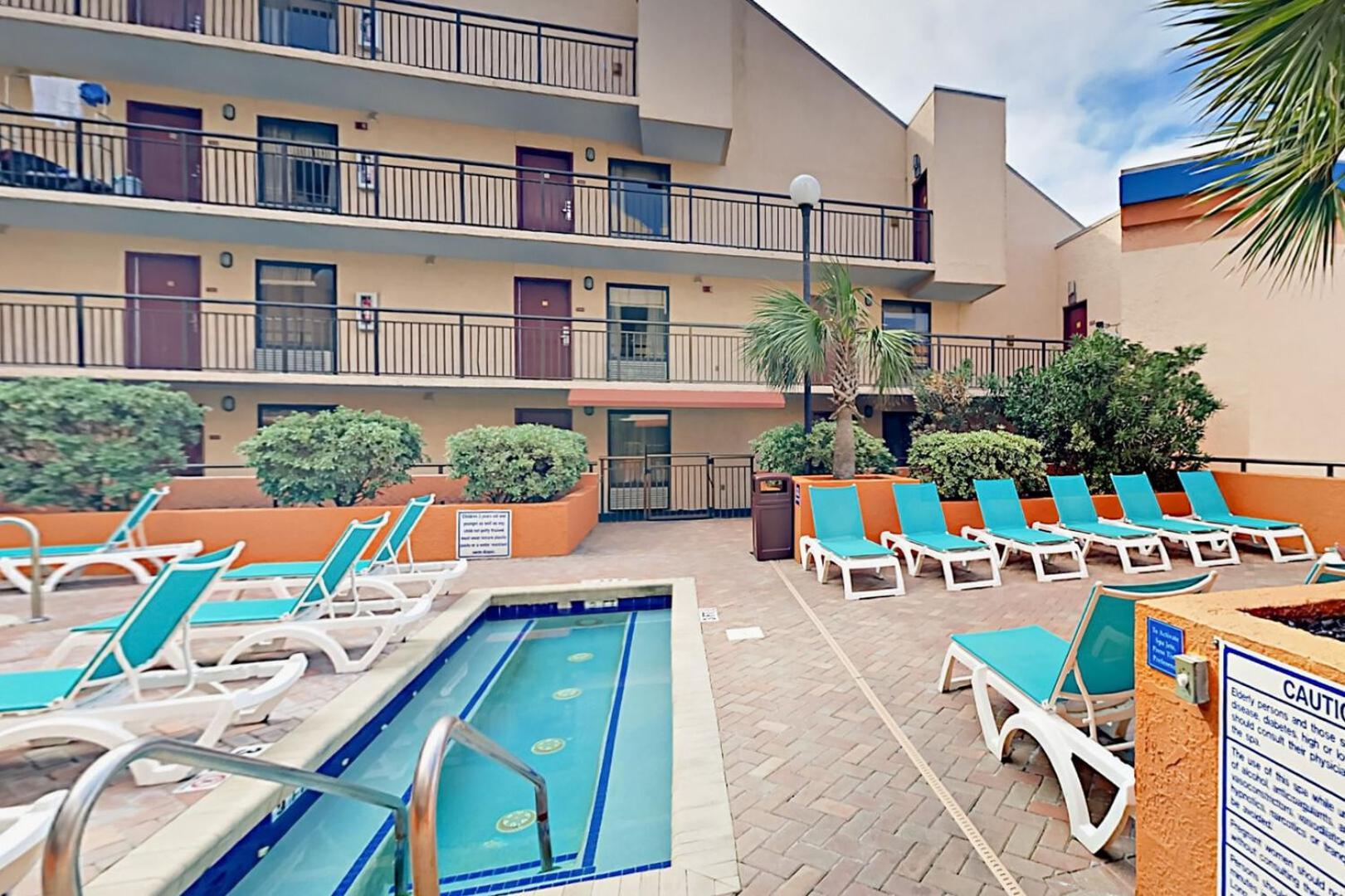Holiday home Cozy 1 Bedroom Condo- Immaculate Oceanfront Views- Monterey Bay 1617 *