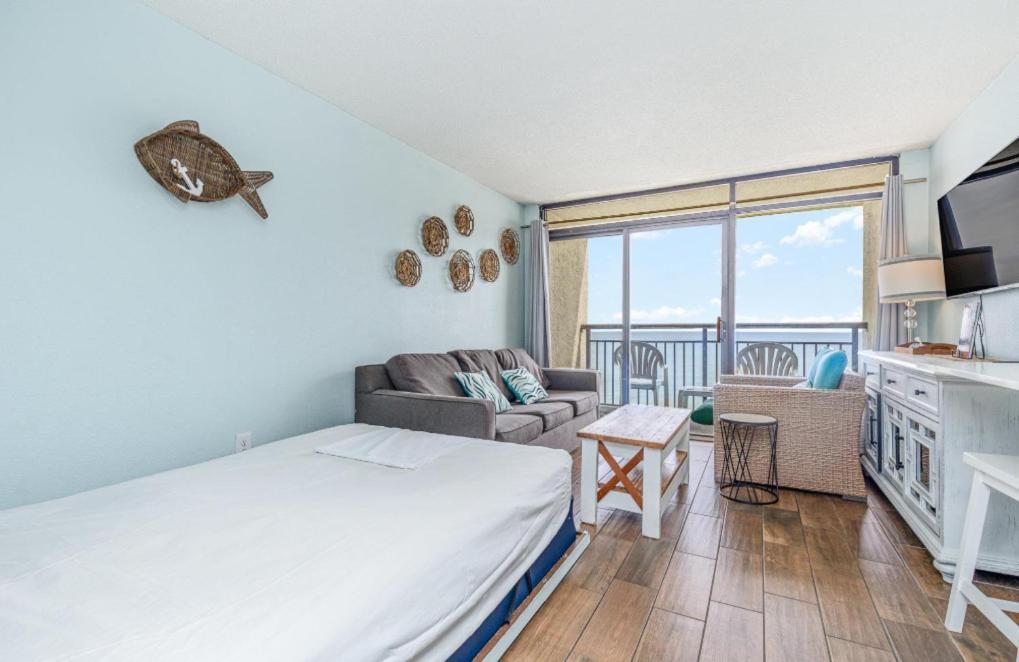 Cozy 1 Bedroom Condo- Immaculate Oceanfront Views- Monterey Bay 1617 *