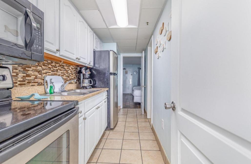 Cozy 1 Bedroom Condo- Immaculate Oceanfront Views- Monterey Bay 1617 *