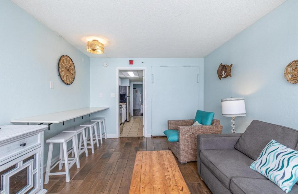 Cozy 1 Bedroom Condo- Immaculate Oceanfront Views- Monterey Bay 1617 * Myrtle Beach