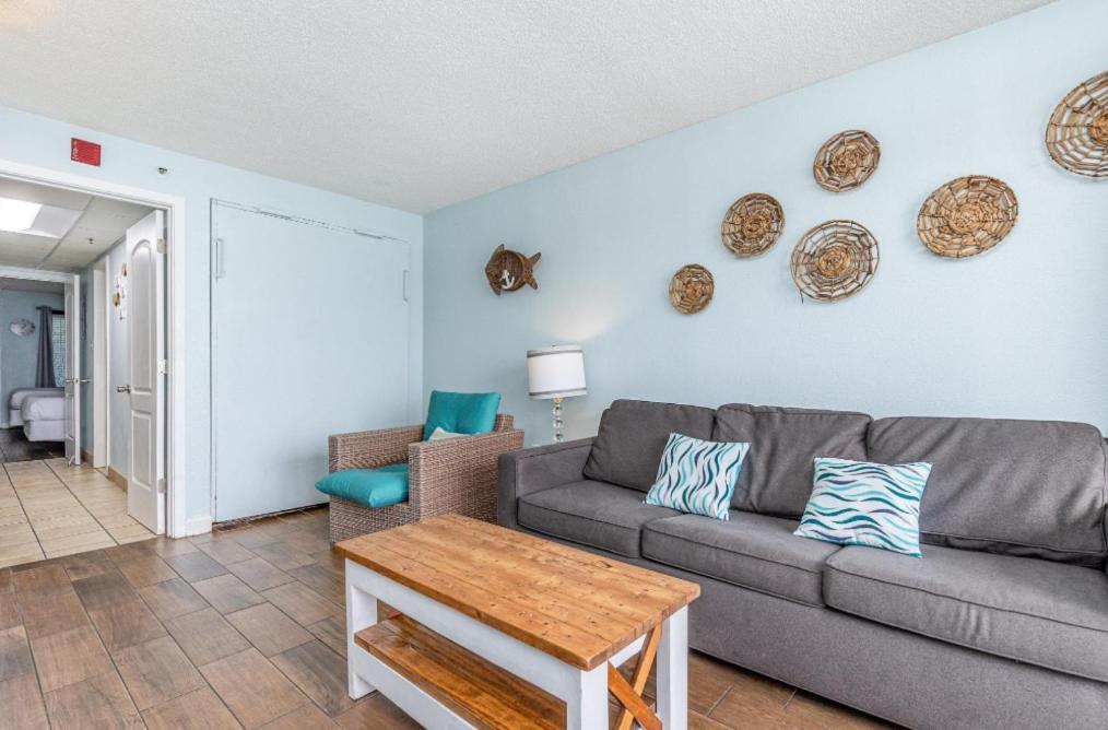 Cozy 1 Bedroom Condo- Immaculate Oceanfront Views- Monterey Bay 1617 Holiday home *