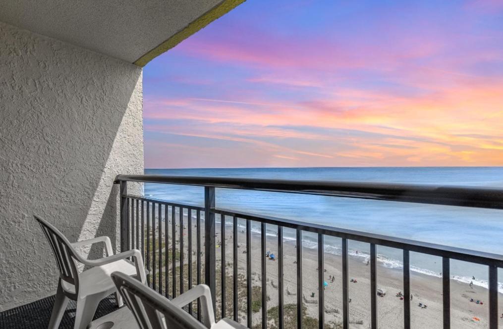 Holiday home Cozy 1 Bedroom Condo- Immaculate Oceanfront Views- Monterey Bay 1617 *