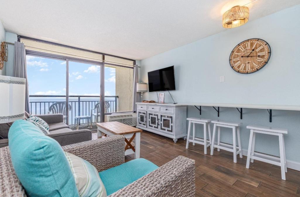 Holiday home Cozy 1 Bedroom Condo- Immaculate Oceanfront Views- Monterey Bay 1617 Myrtle Beach