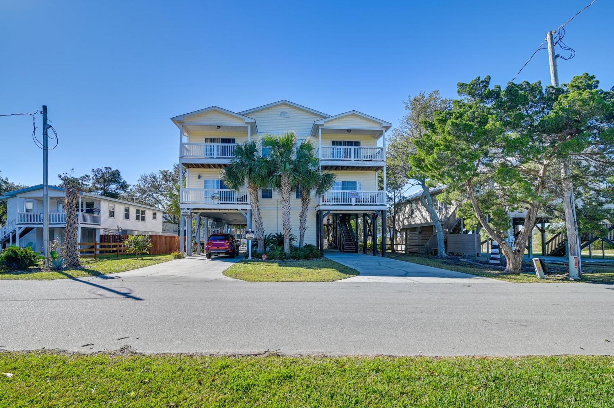 Holiday home 2 Blocks To Ocean Garden With Pool!