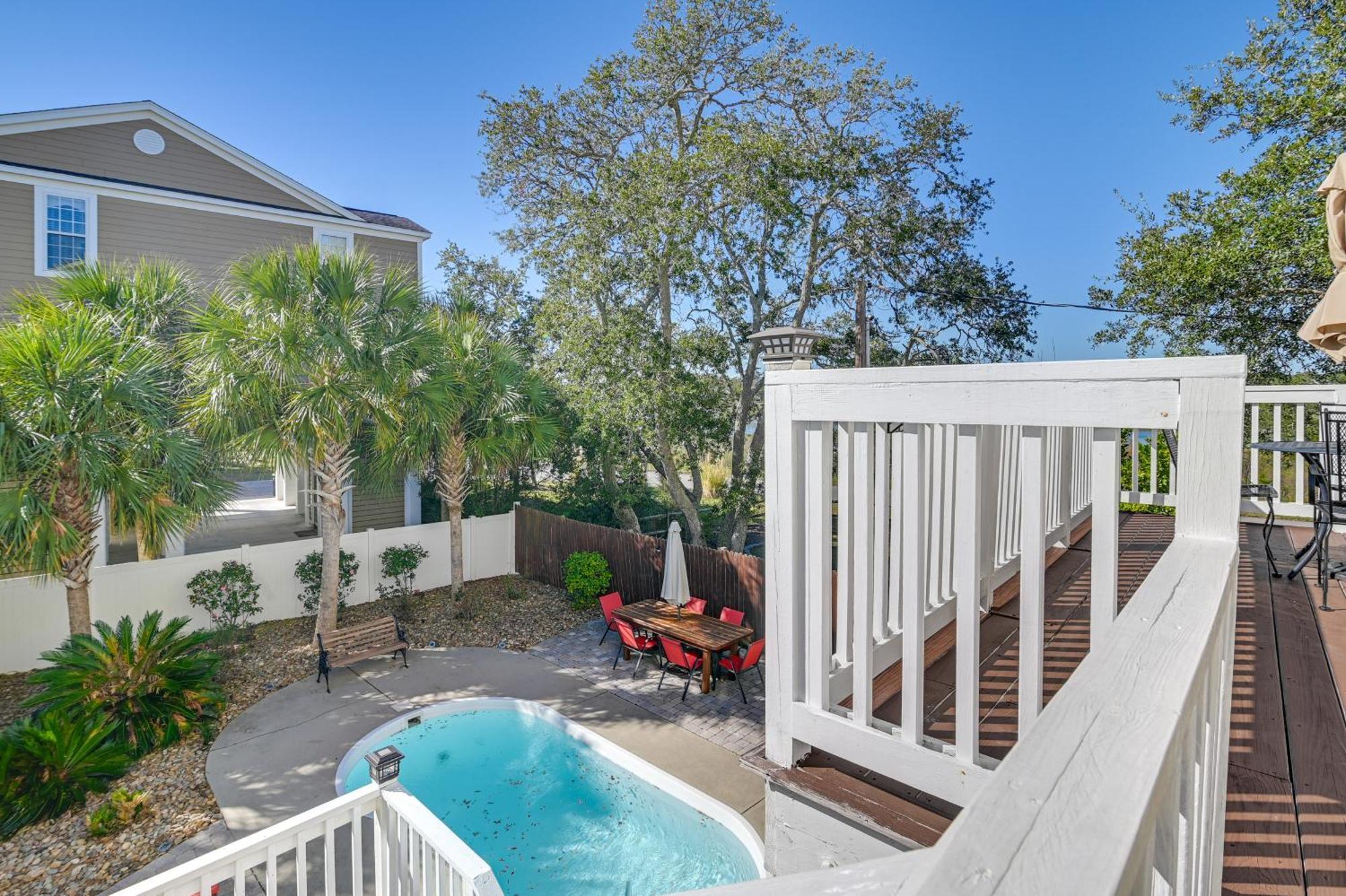 2 Blocks To Ocean Garden With Pool! Holiday home