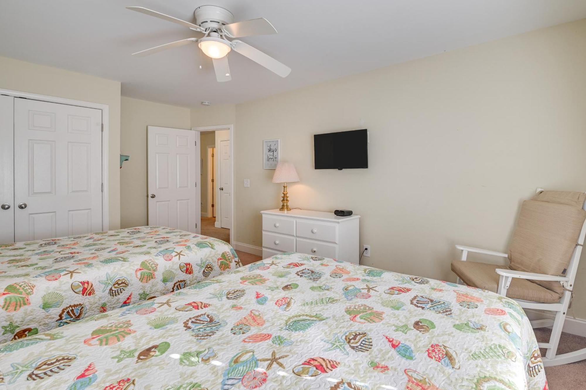 2 Blocks To Ocean Garden With Pool! Holiday home