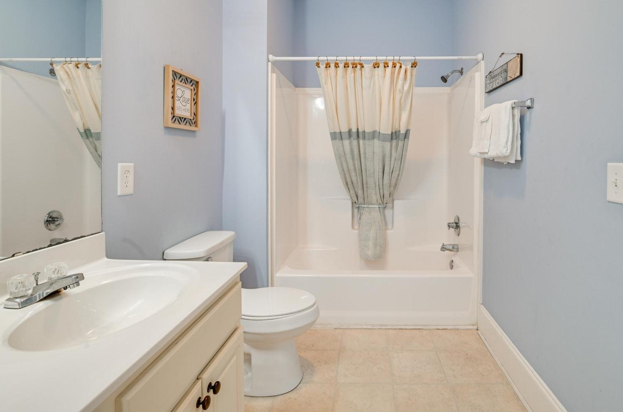 2 Blocks To Ocean Garden With Pool! *
