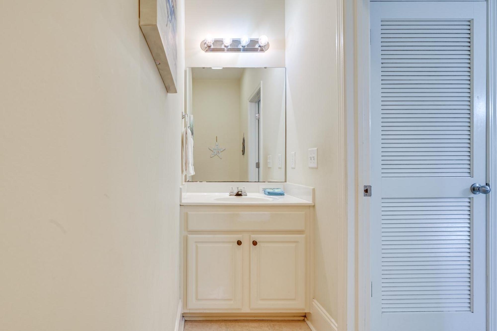 2 Blocks To Ocean Garden With Pool!