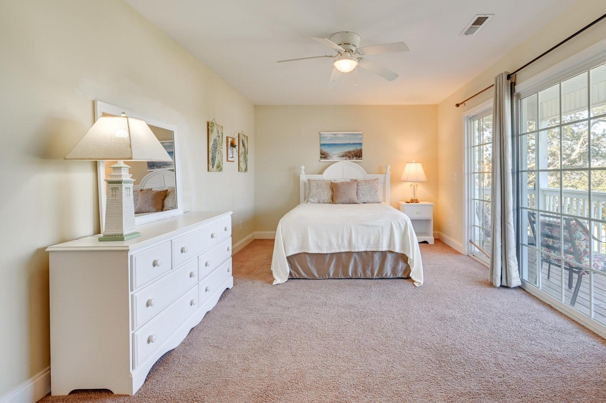 Holiday home 2 Blocks To Ocean Garden With Pool!