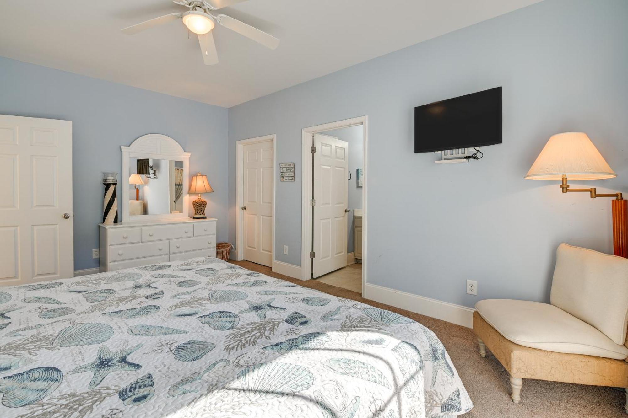 2 Blocks To Ocean Garden With Pool! Holiday home Myrtle Beach