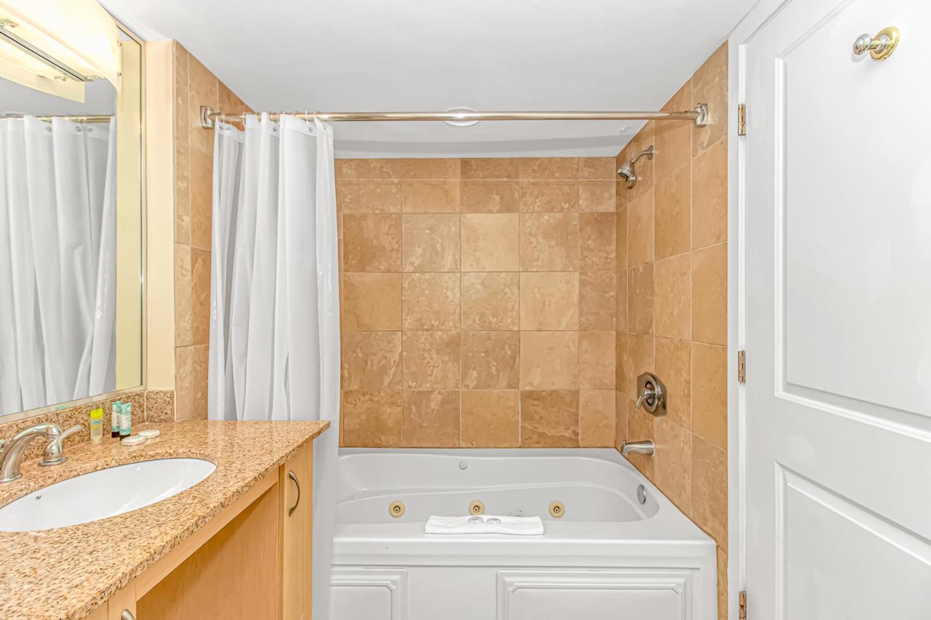 1 Bedroom Oceanview Penthouse At Sandy Beach! 1905 Holiday home *