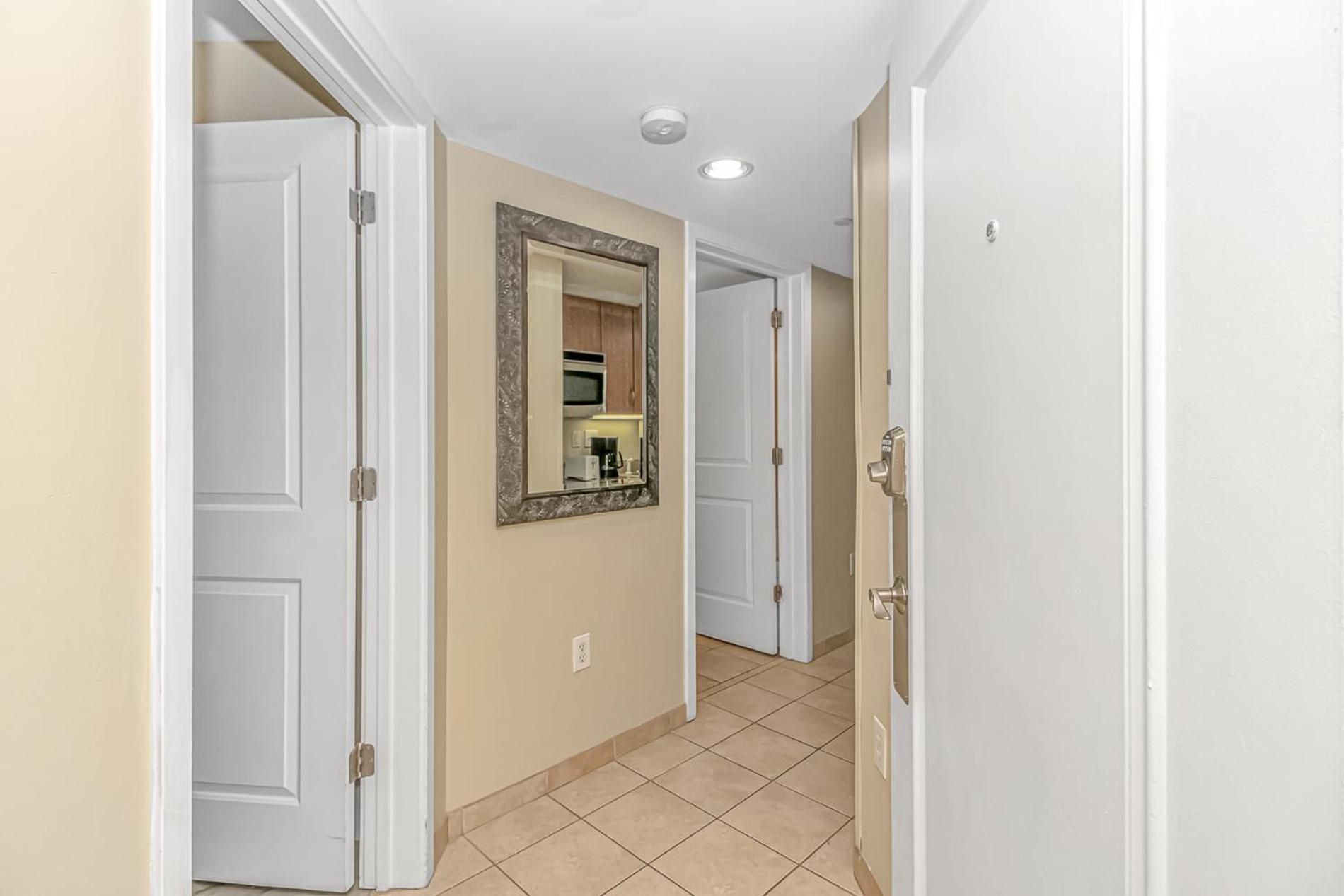 1 Bedroom Oceanview Penthouse At Sandy Beach! 1905