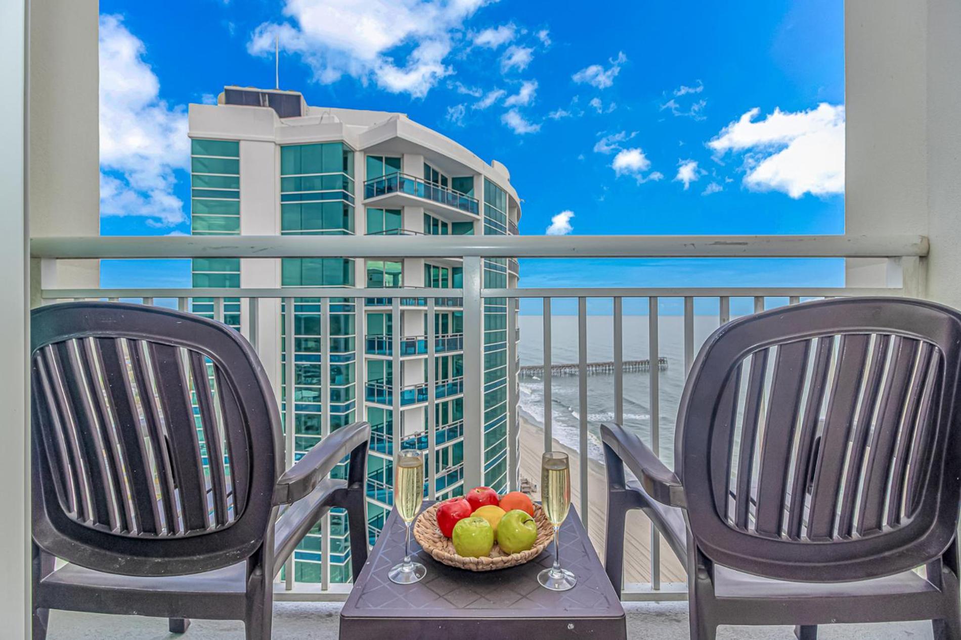 1 Bedroom Oceanview Penthouse At Sandy Beach! 1905 Holiday home *