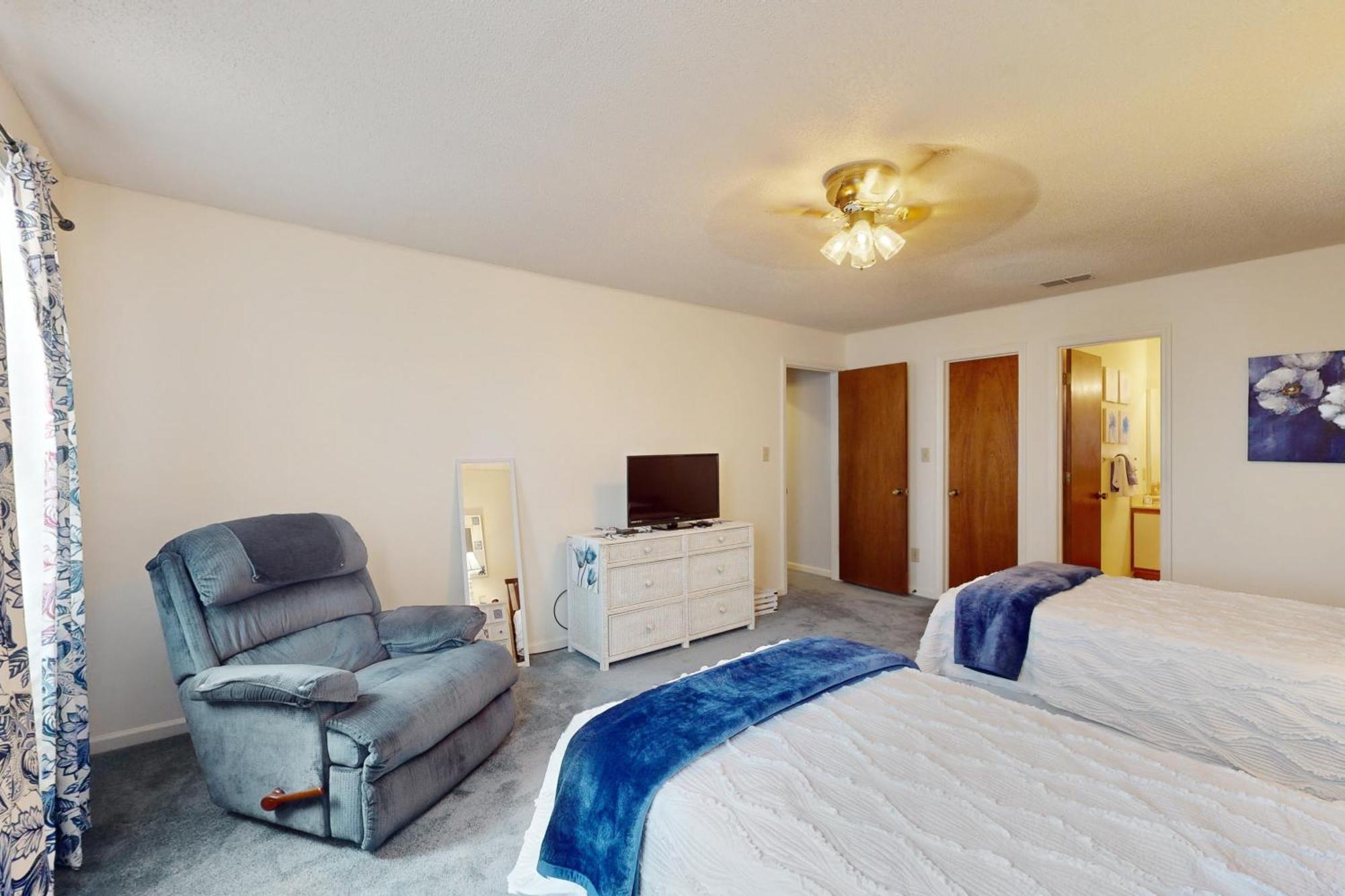 Cozy Fairwood Lakes Apartment *