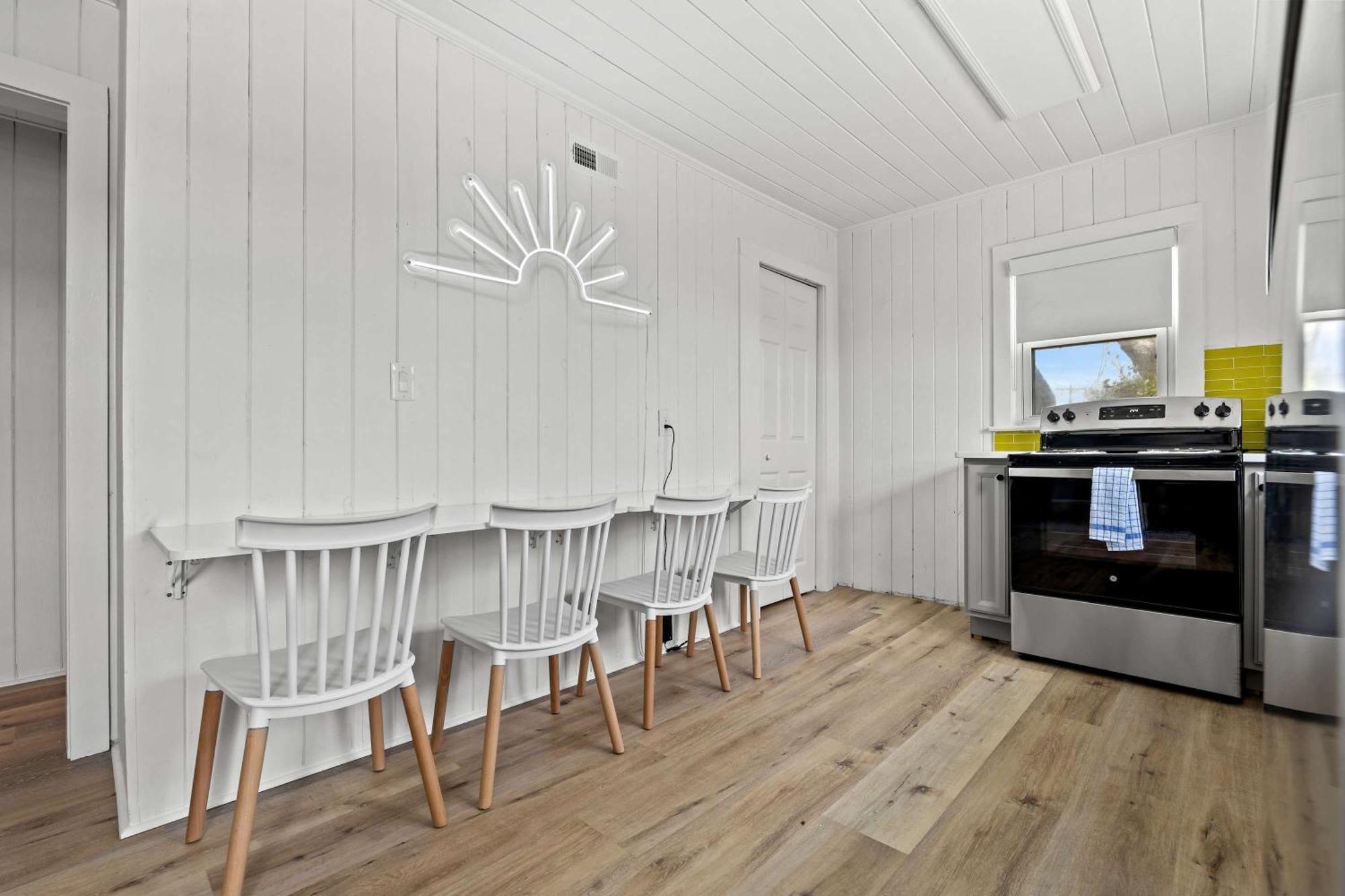 Apartment 2br1ba Sleeps 6 Pet-friendly Walk To Ocean *