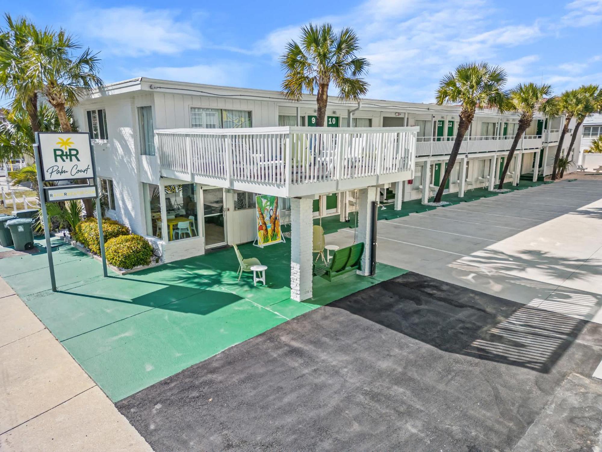 1 King Bed Sleeps 2 Pet-friendly Apartment *
