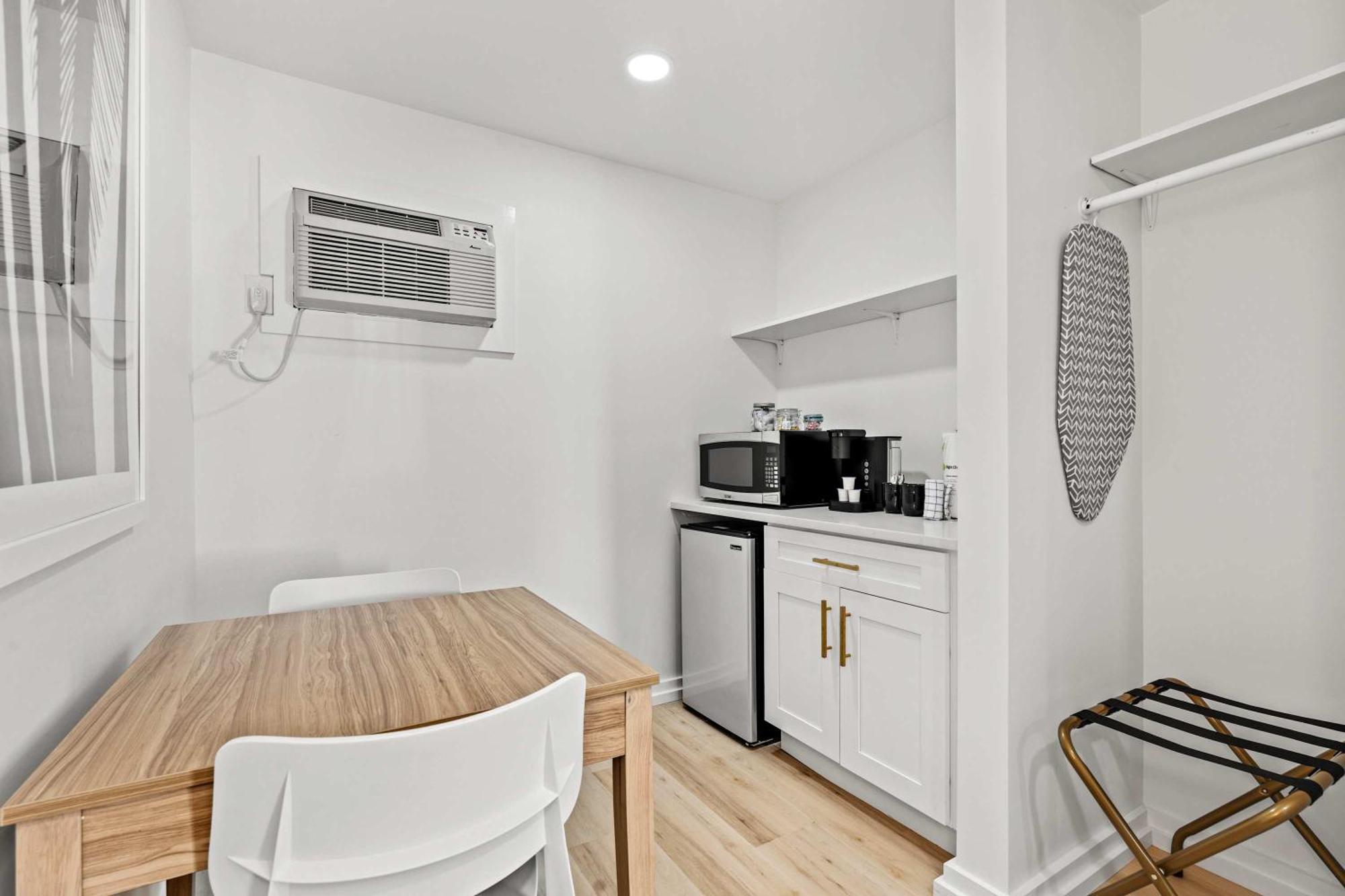 Apartment 1 King Bed Sleeps 2 Pet-friendly Myrtle Beach