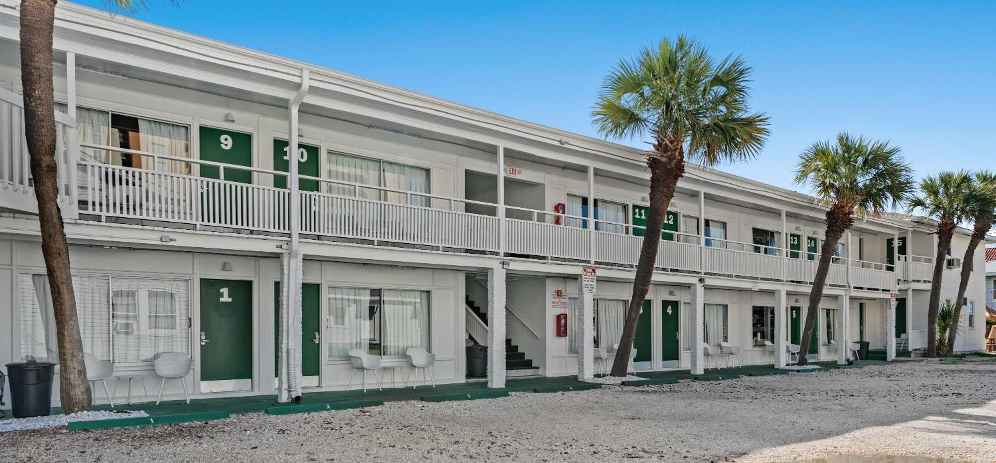 1 King Bed Sleeps 2 Pet-friendly Apartment Myrtle Beach