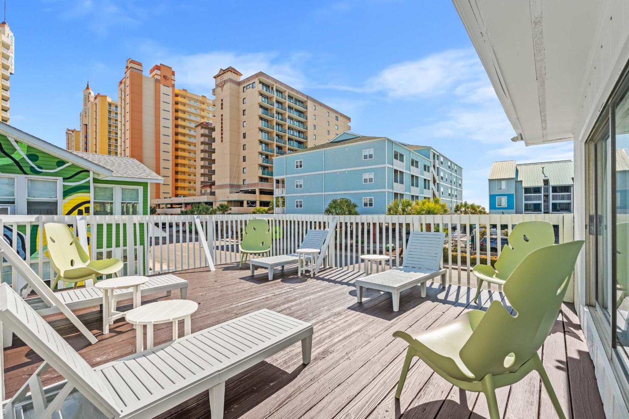 2 Double Beds Sleeps 4 Walk To Main St * Myrtle Beach