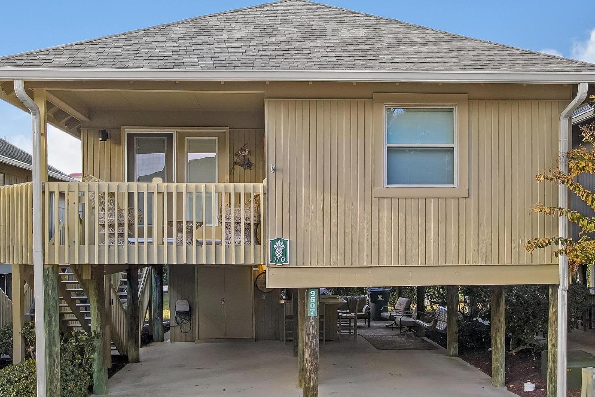 Holiday home 2 Bedroom Guest Cottage Steps From The Beach!