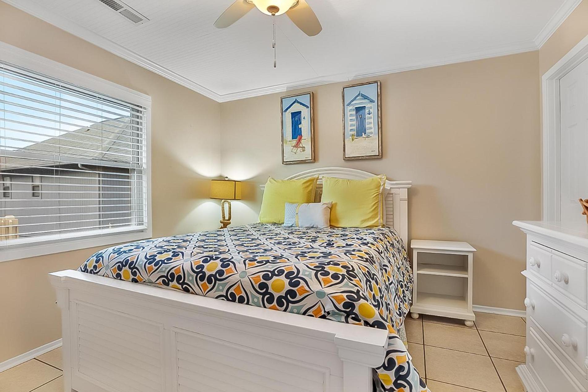 Holiday home 2 Bedroom Guest Cottage Steps From The Beach! *