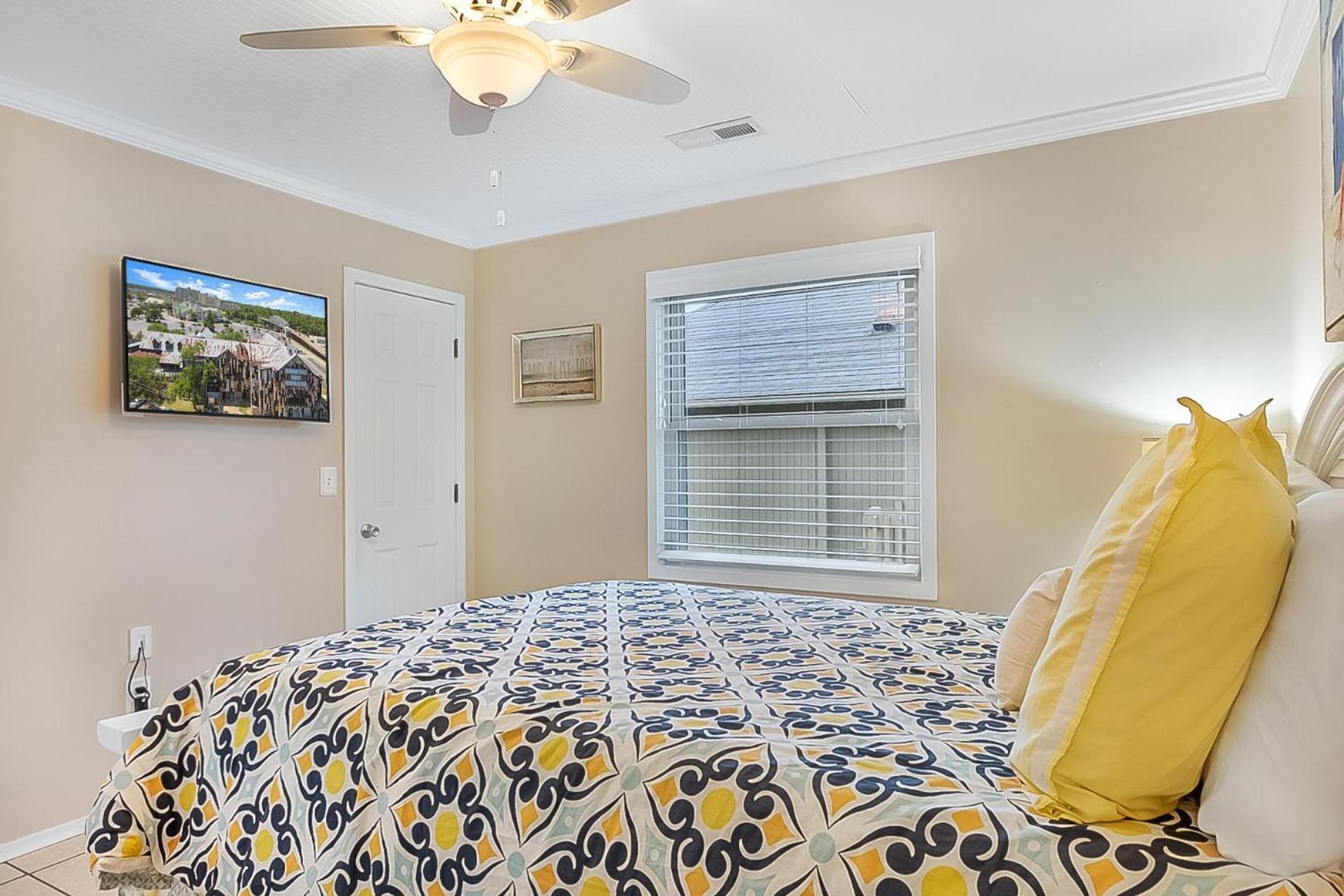 2 Bedroom Guest Cottage Steps From The Beach! *
