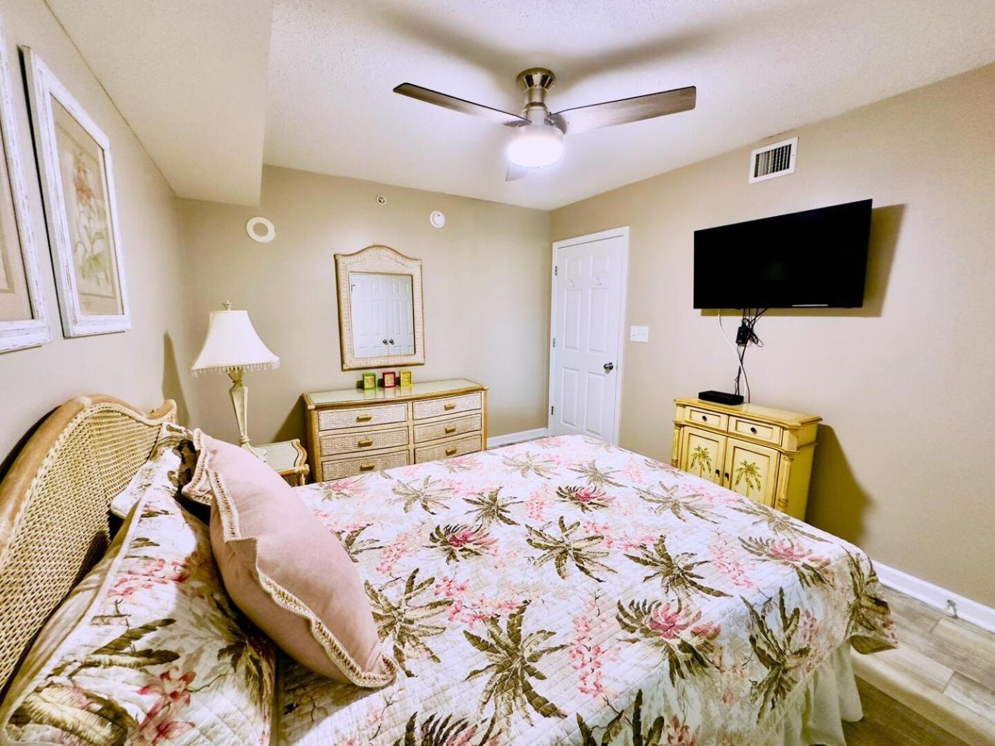 South Shore 607 Apartment