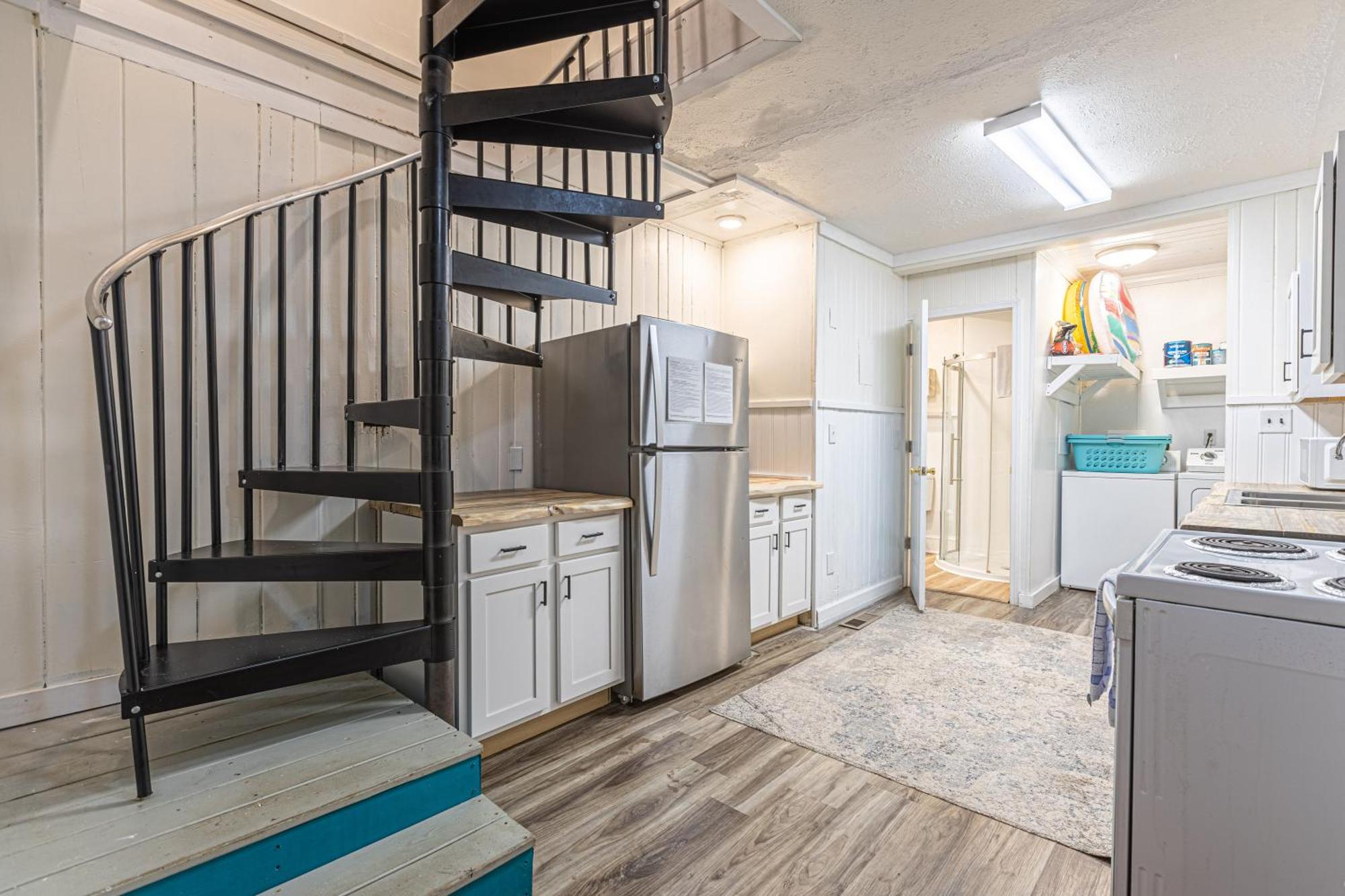 Beachy Central, Near Beach, 2 King Beds, Crib, Huge Private Yard, Patio, Porch, Bbq, & Firepit Holiday home Myrtle Beach