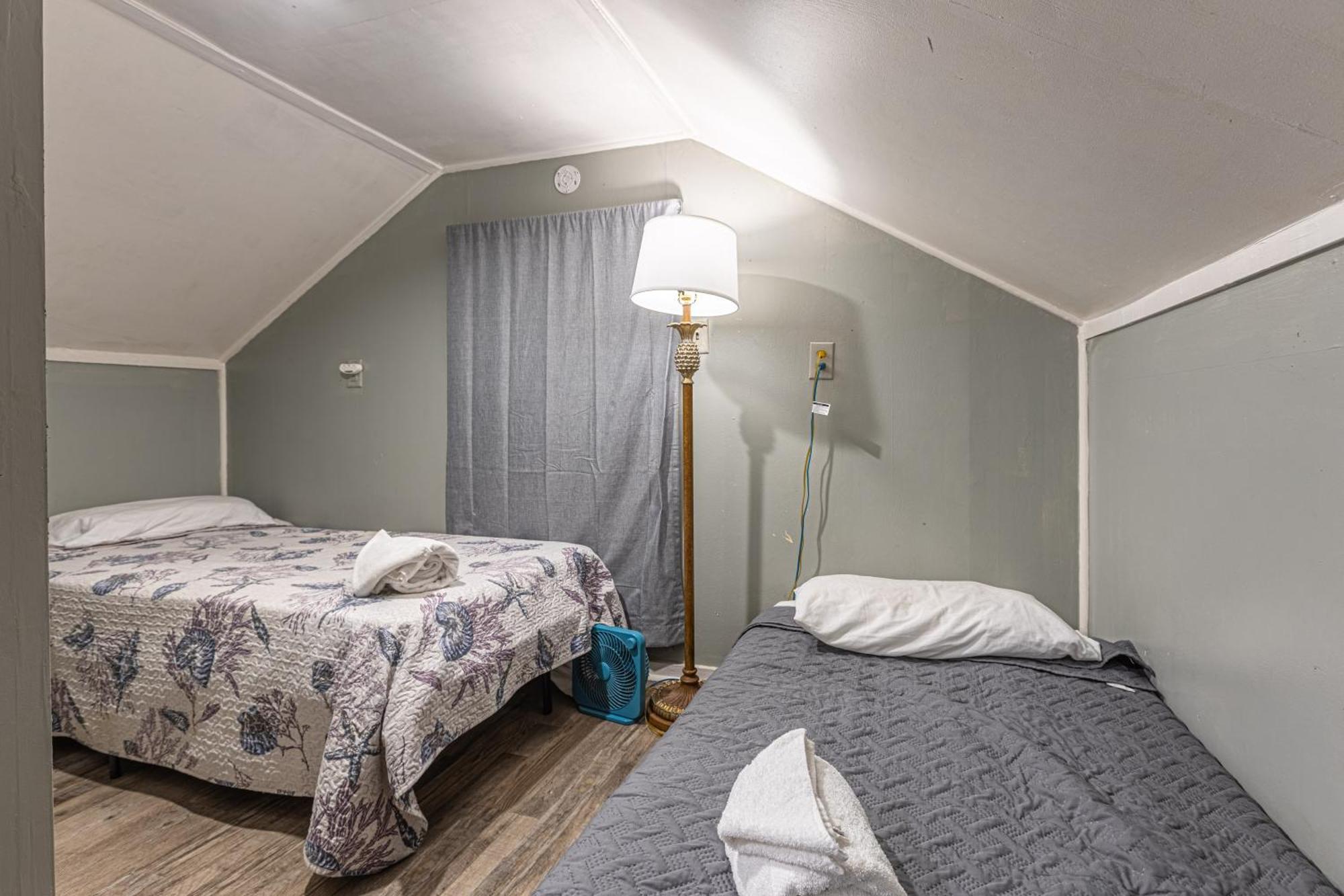 Beachy Central, Near Beach, 2 King Beds, Crib, Huge Private Yard, Patio, Porch, Bbq, & Firepit Holiday home Myrtle Beach
