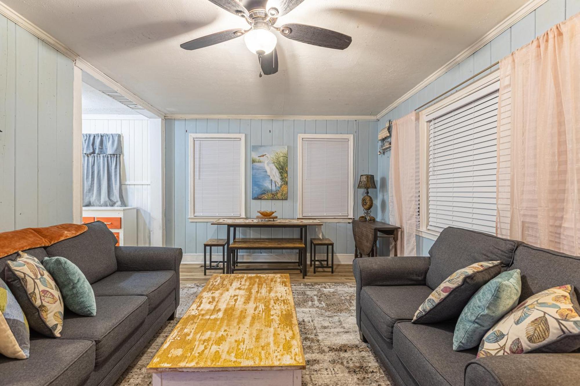 Holiday home Beachy Central, Near Beach, 2 King Beds, Crib, Huge Private Yard, Patio, Porch, Bbq, & Firepit Myrtle Beach