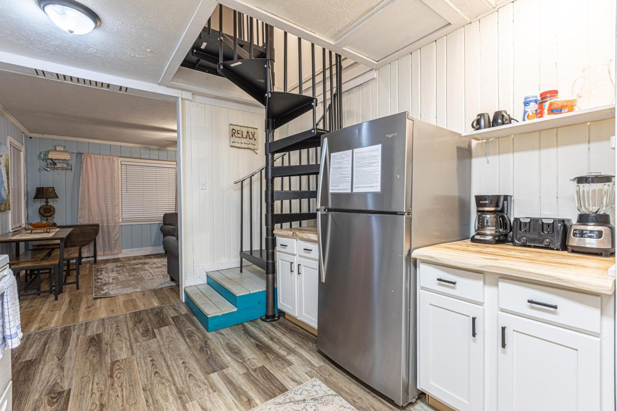 Beachy Central, Near Beach, 2 King Beds, Crib, Huge Private Yard, Patio, Porch, Bbq, & Firepit Myrtle Beach