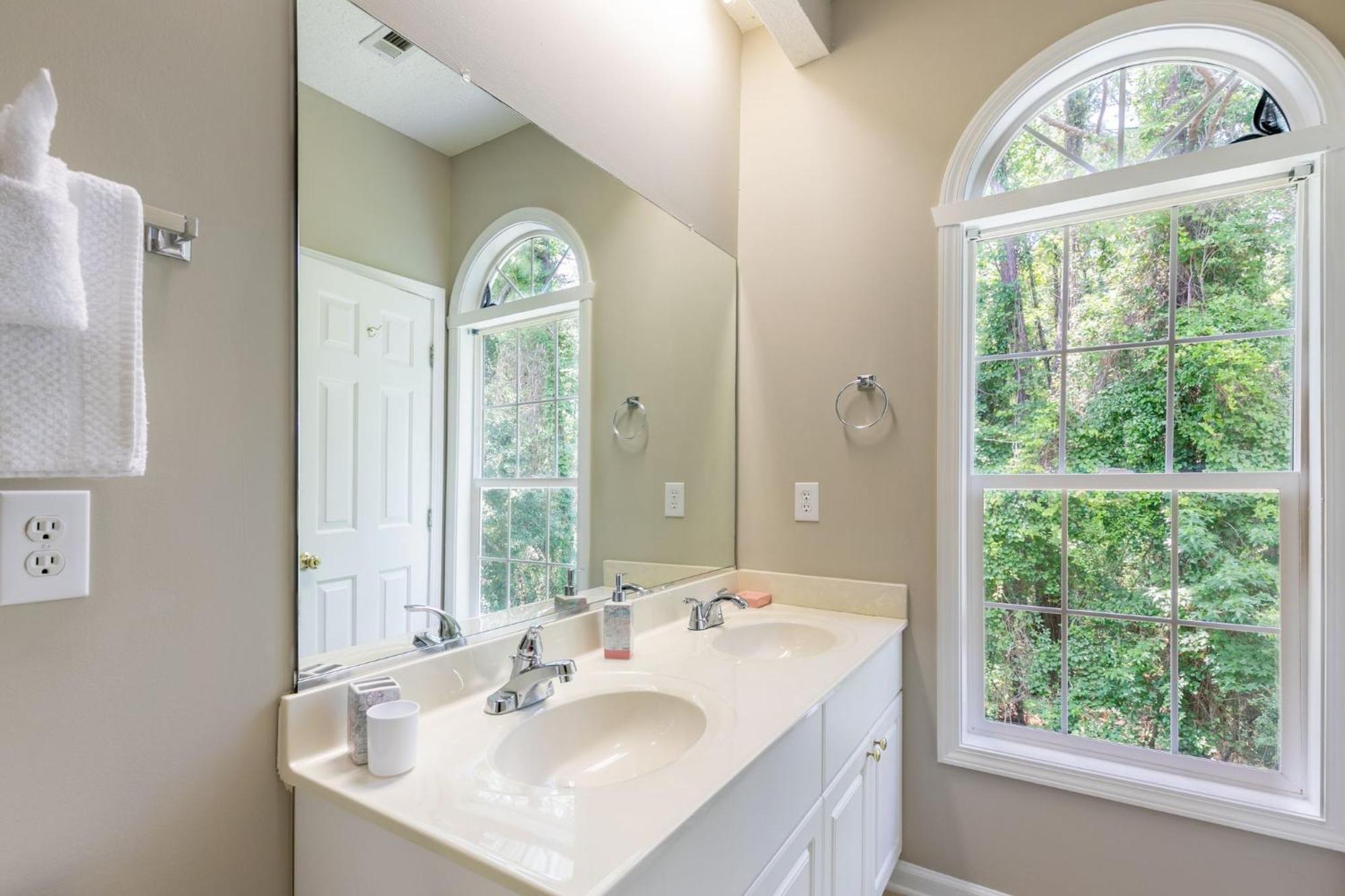 Serenity By The Shore 3br2ba *