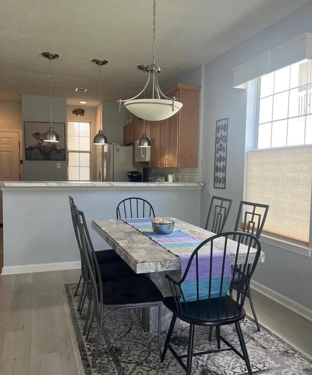 Luxury 2b2b At River Oaks Apartment *