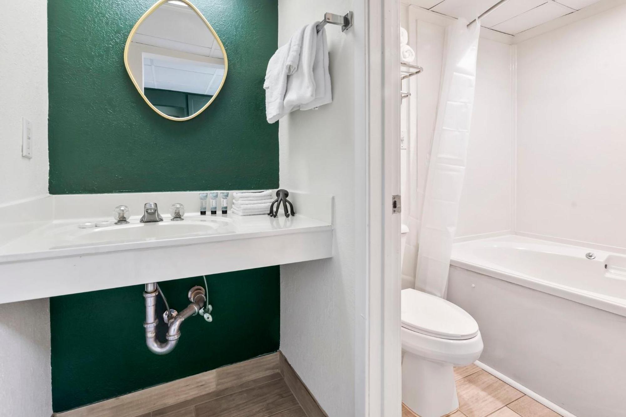 Holiday home Recently Remodeled Double Queen Condo- Oceanfront Views! Boardwalk 135