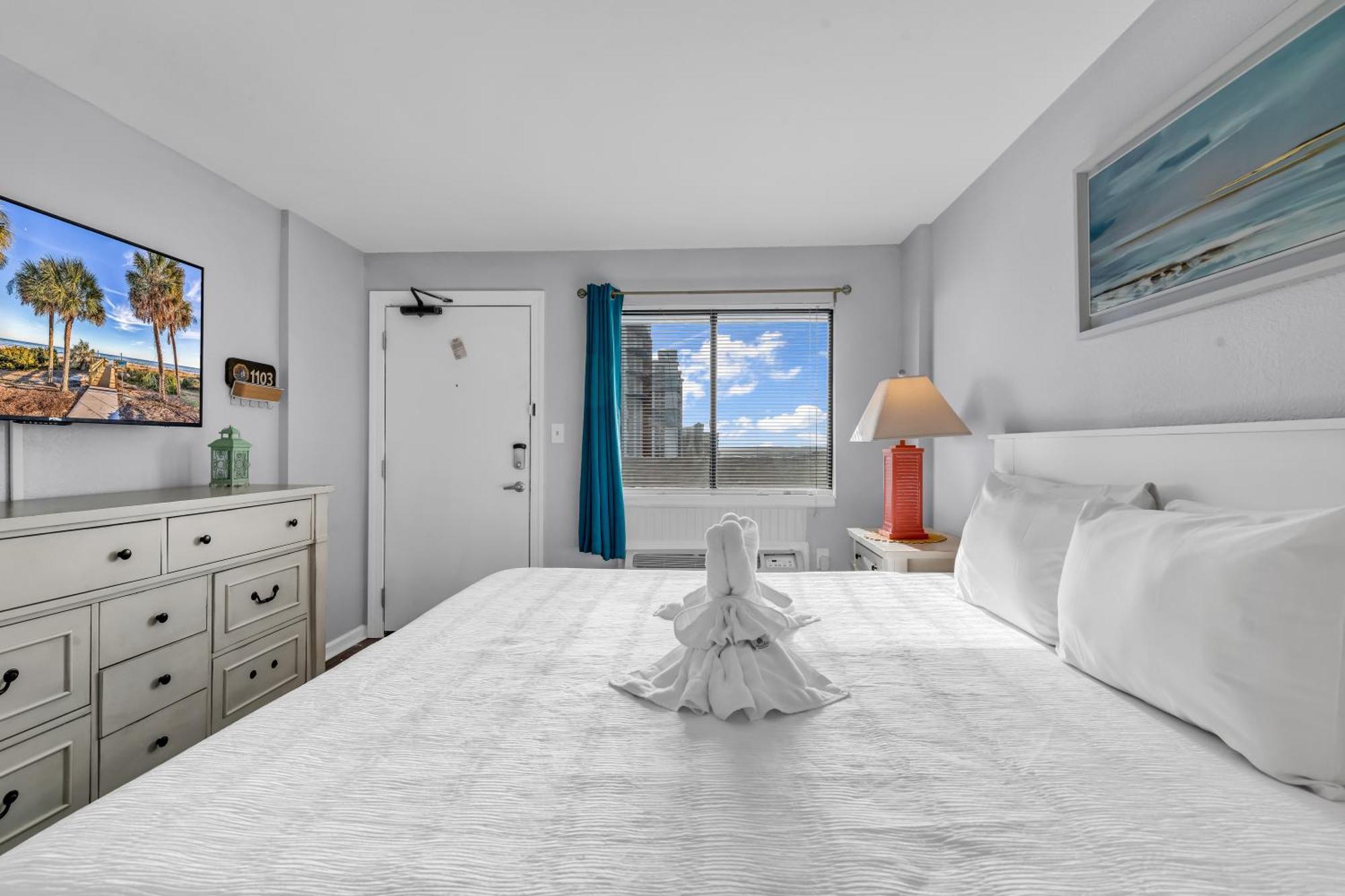 Bluewater 1103 Apartment