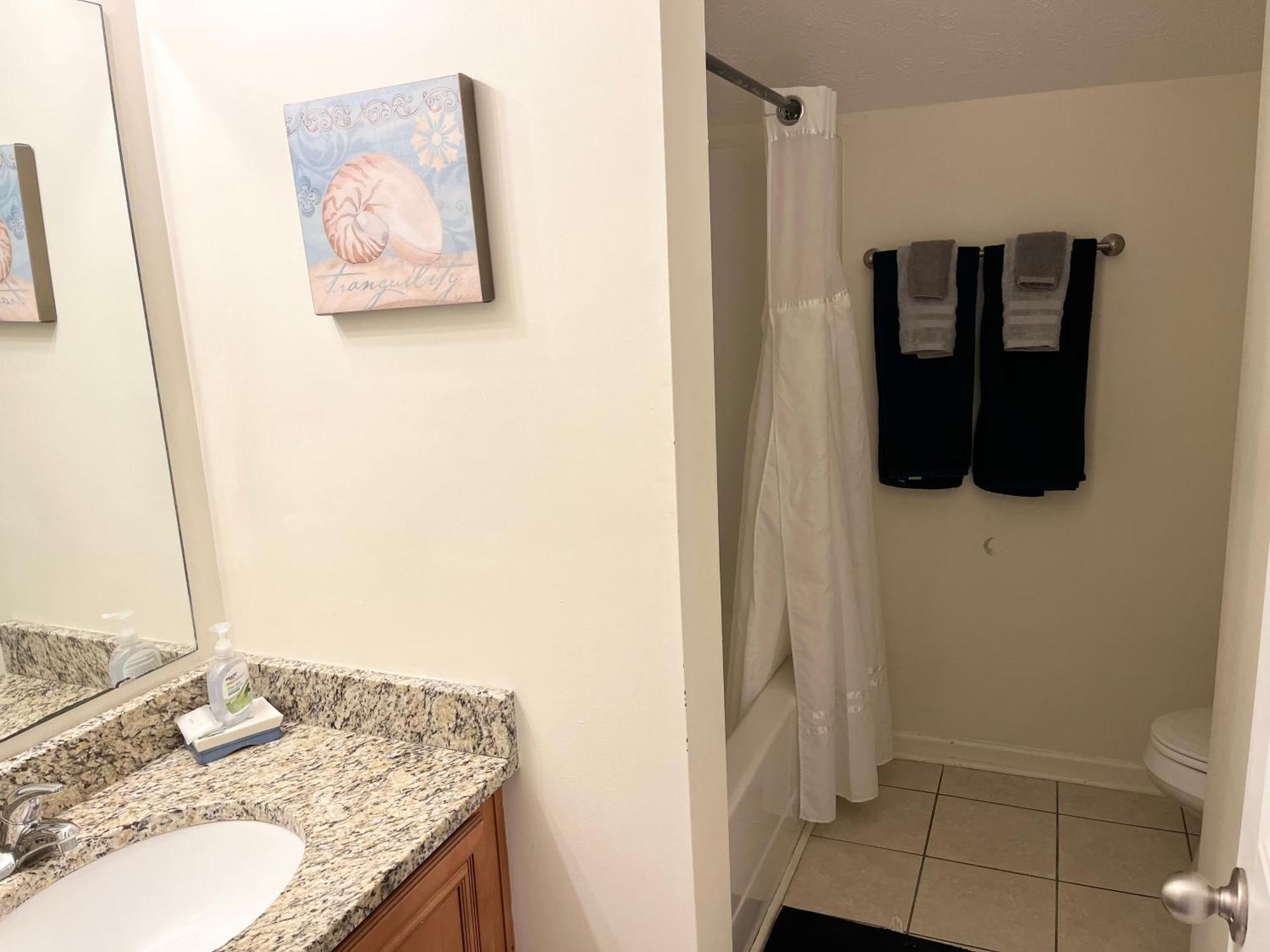 Holiday home Contemporary 2-br Cottage, 2 Blocks To