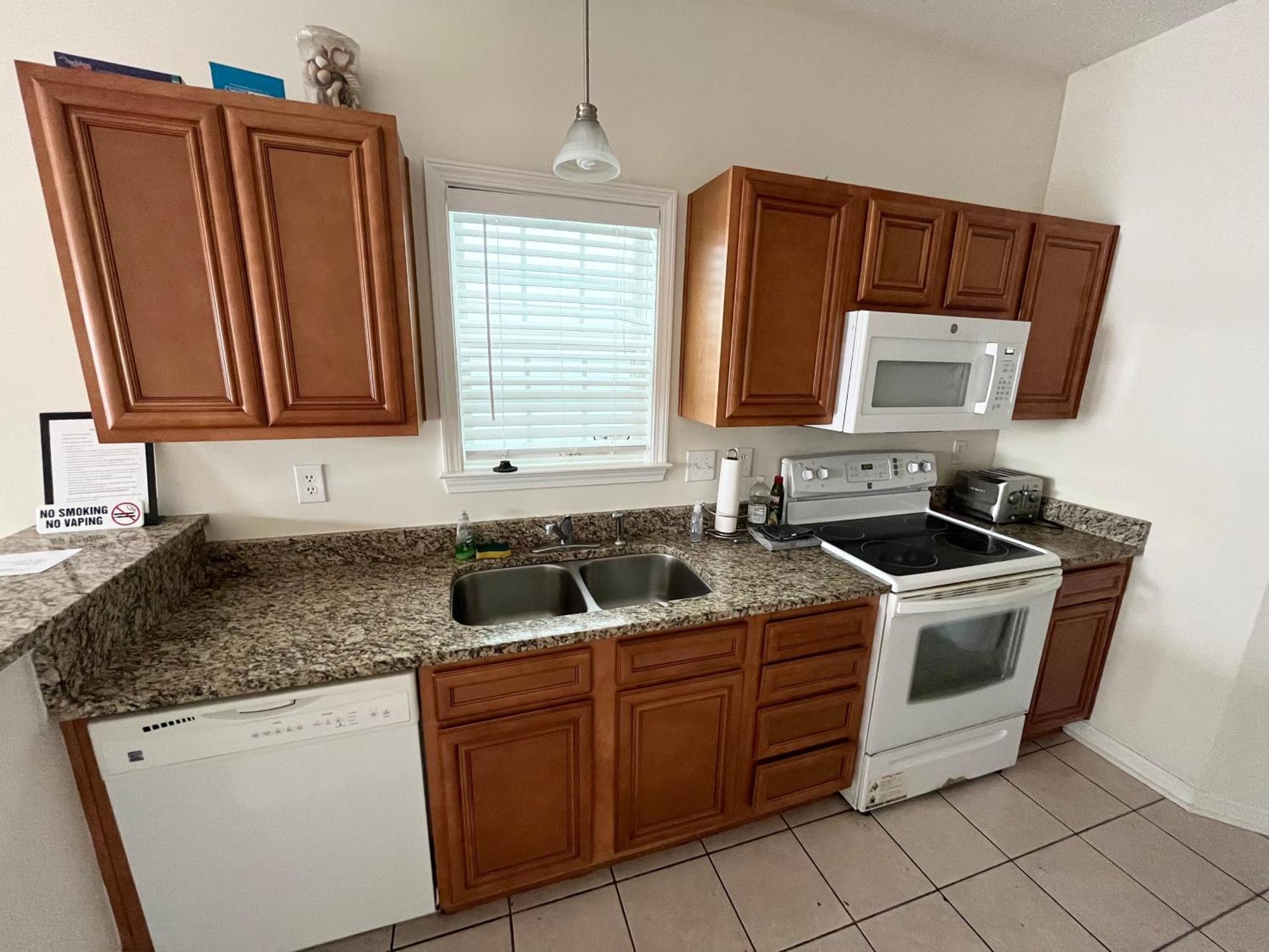 Contemporary 2-br Cottage, 2 Blocks To Holiday home Myrtle Beach