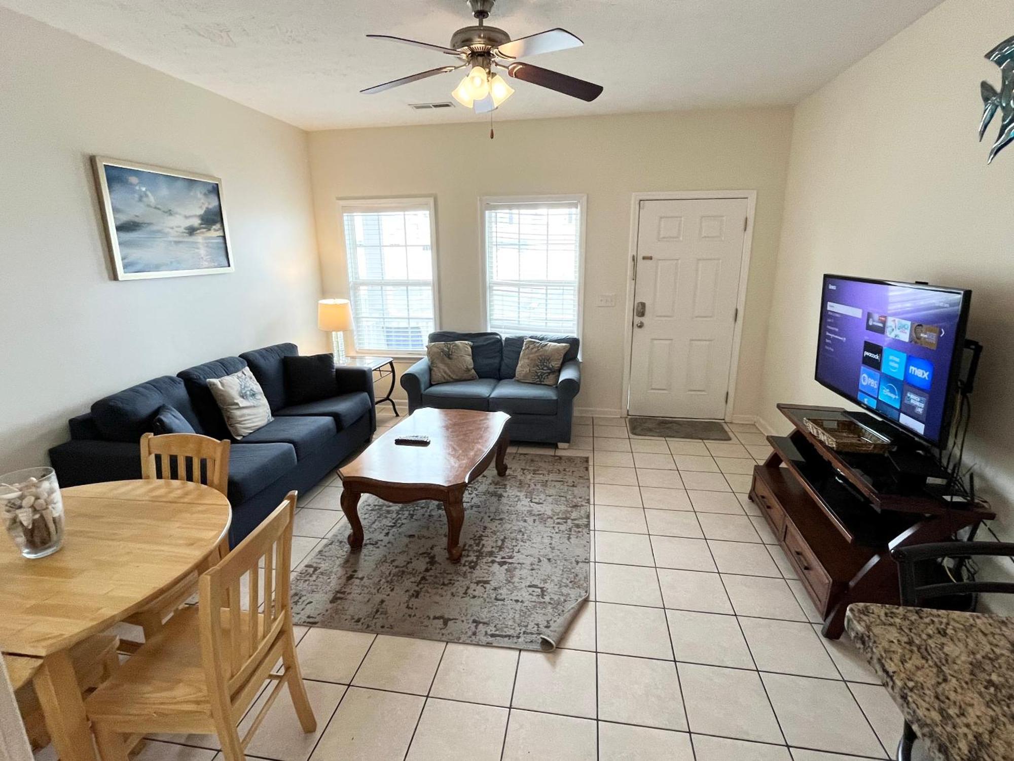 Contemporary 2-br Cottage, 2 Blocks To