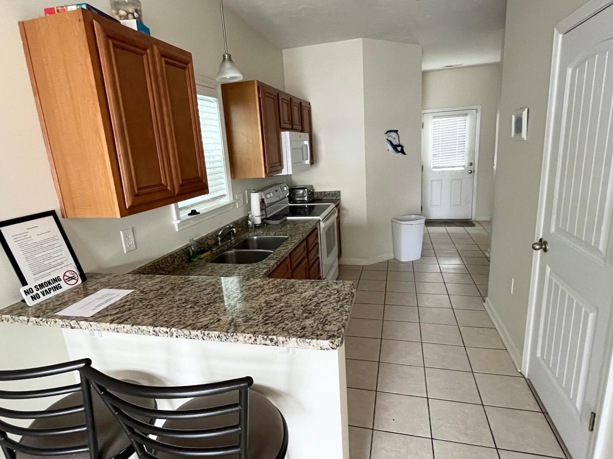 Contemporary 2-br Cottage, 2 Blocks To Holiday home Myrtle Beach