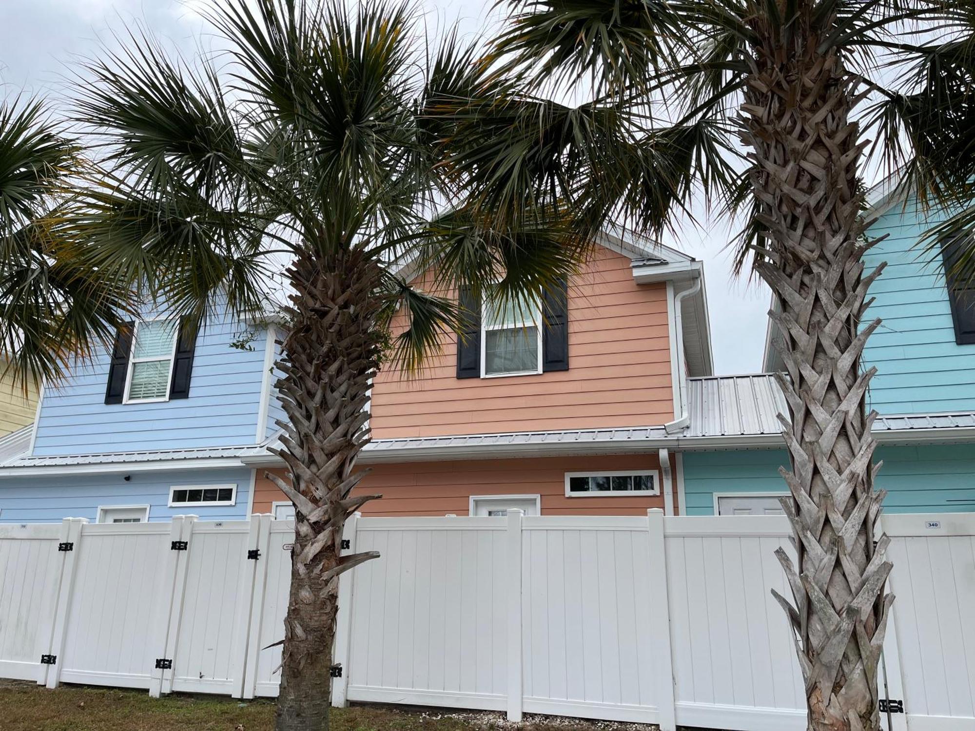 Contemporary 2-br Cottage, 2 Blocks To Myrtle Beach