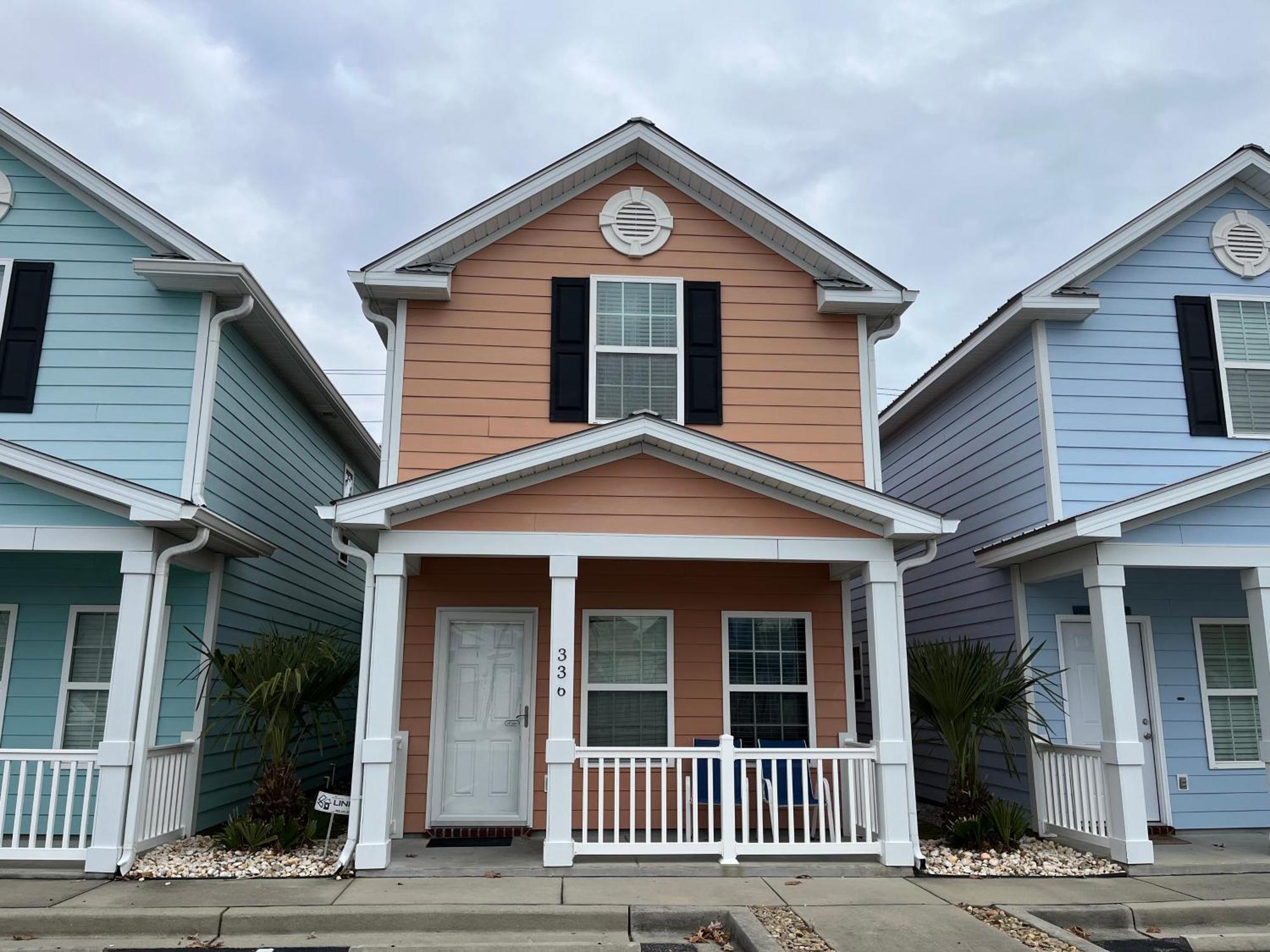 Holiday home Contemporary 2-br Cottage, 2 Blocks To Myrtle Beach