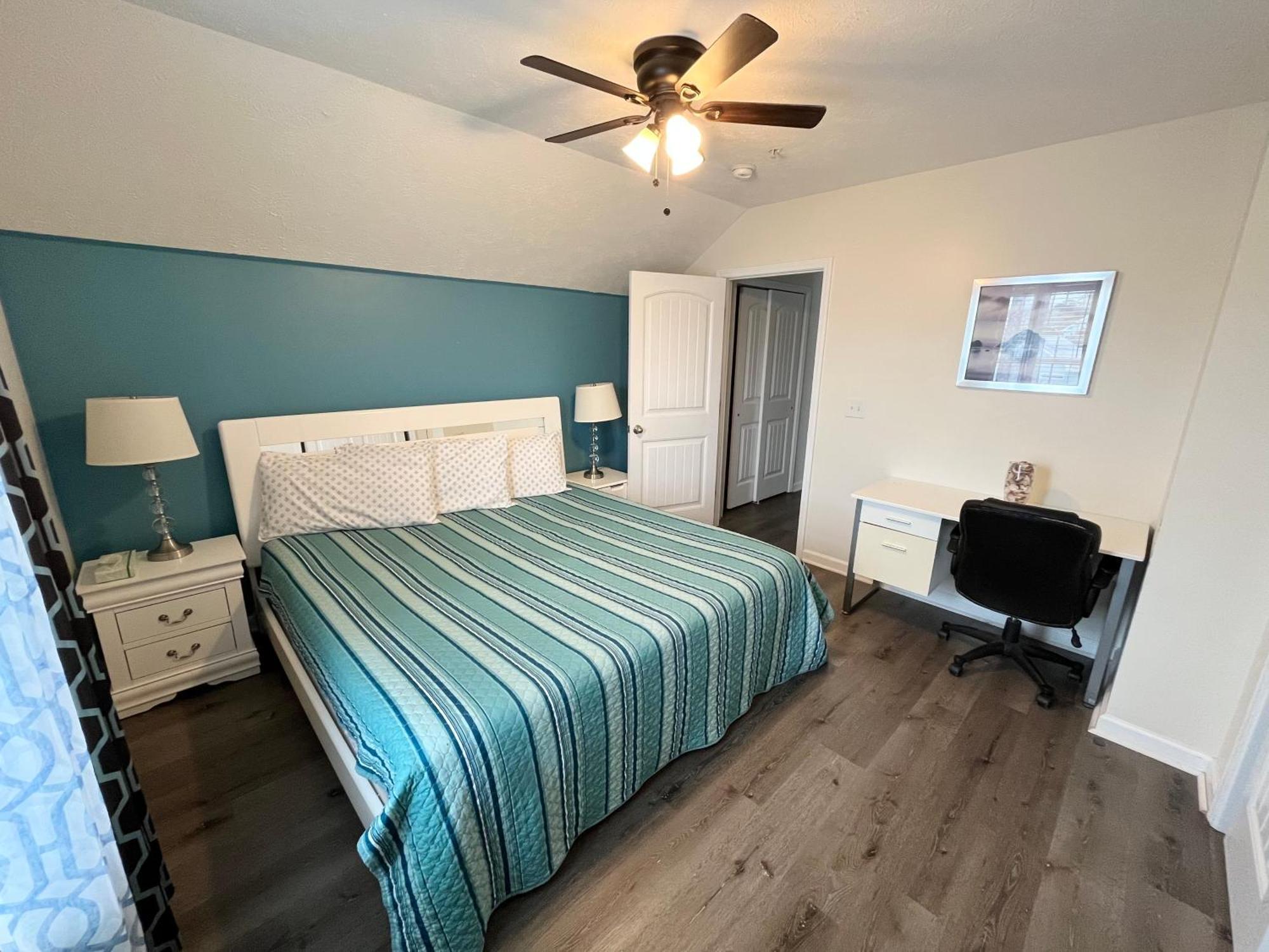 Holiday home Contemporary 2-br Cottage, 2 Blocks To *