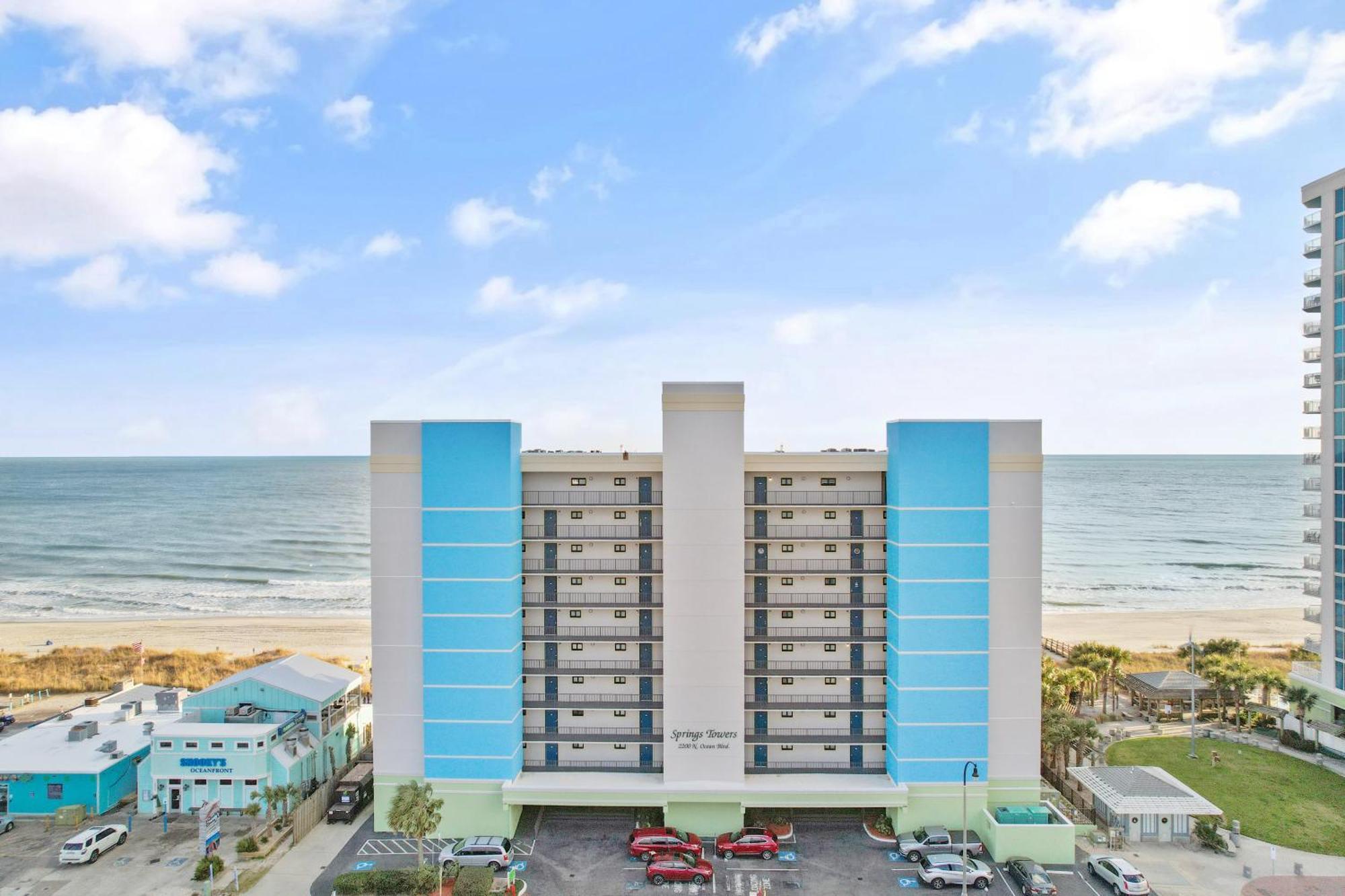 Cherry Grove Luxury W Pools Hot Tub Gym Grill Apartment *