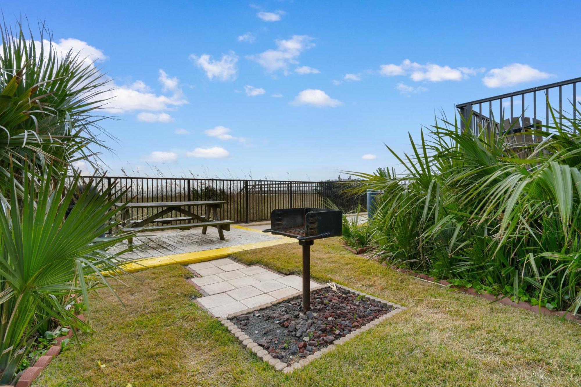Apartment Cherry Grove Luxury W Pools Hot Tub Gym Grill *